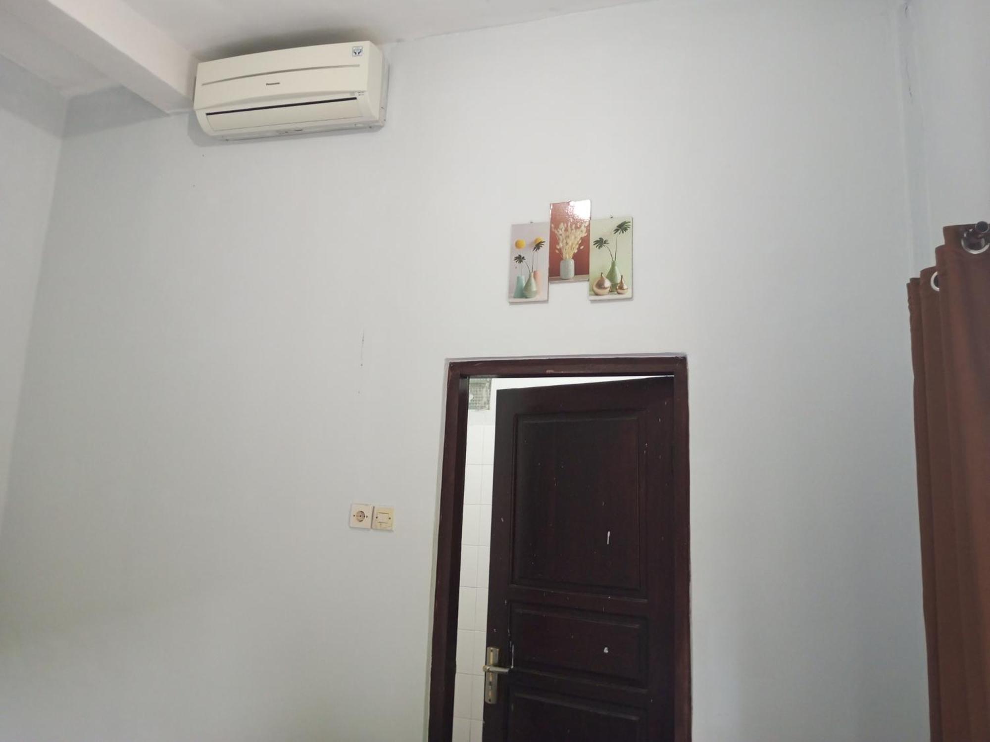 Kri Homestay Kuta  Phòng bức ảnh