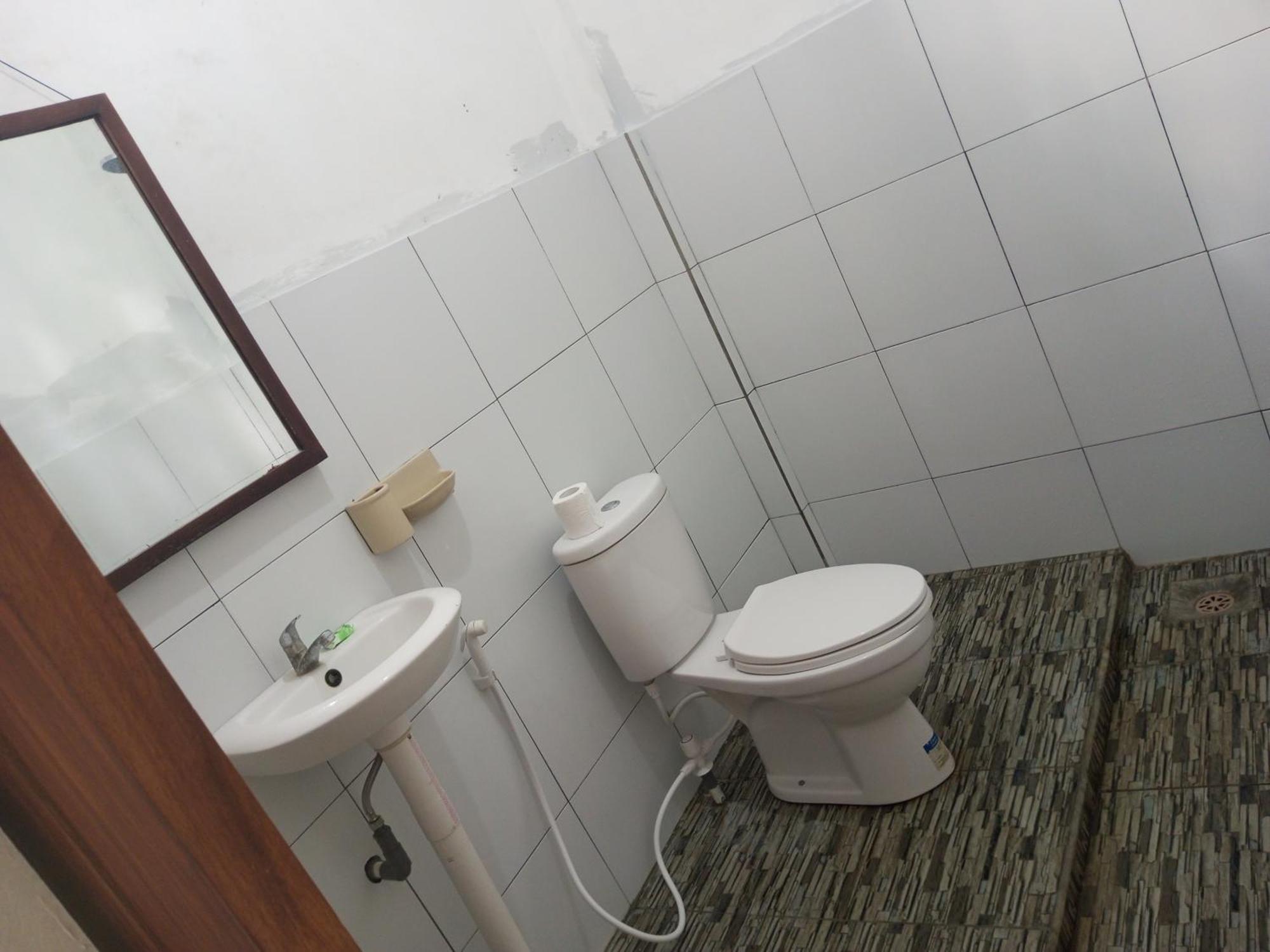 Kri Homestay Kuta  Phòng bức ảnh